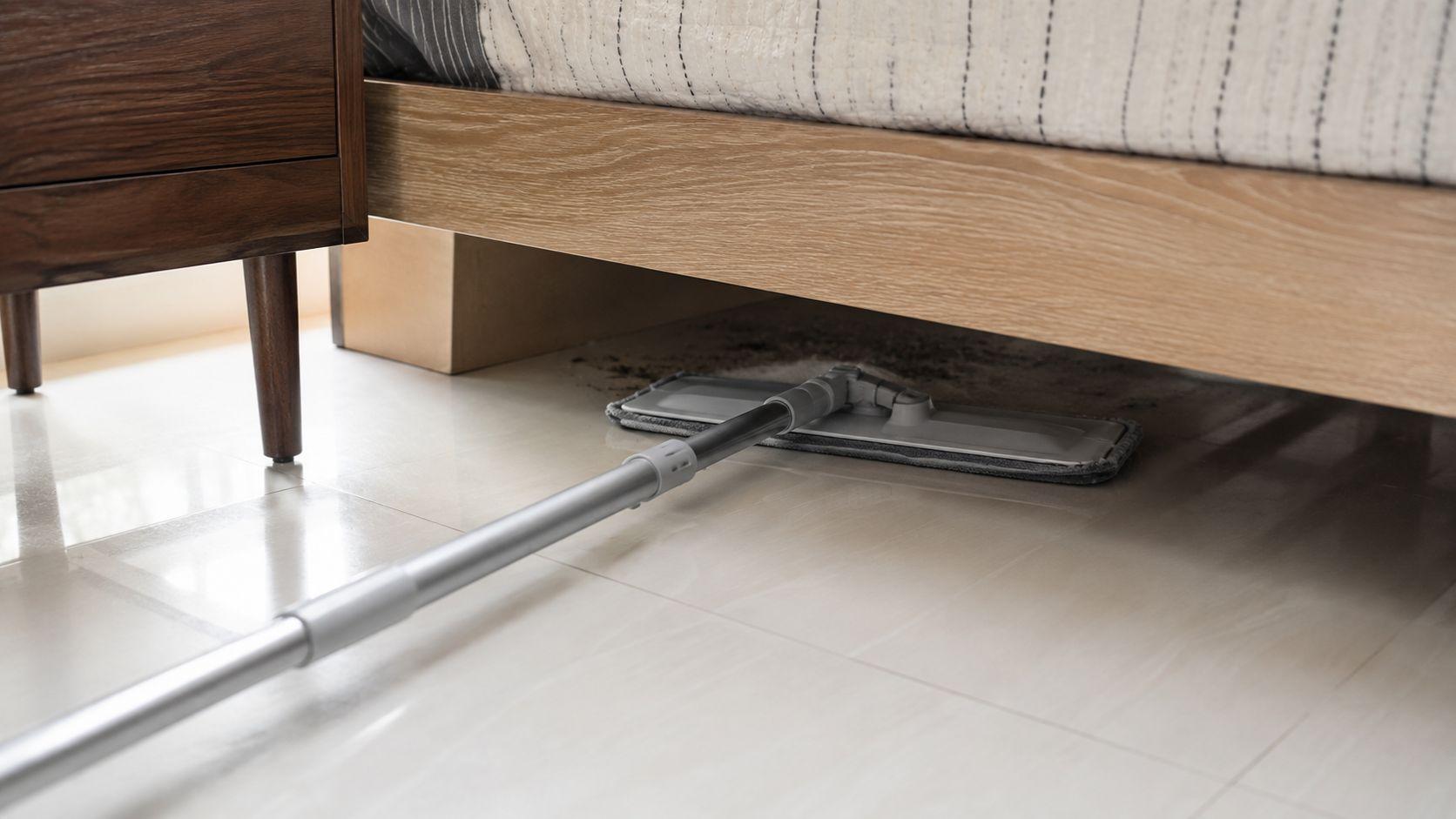 Bed ও furniture-এর নিচে 360 Degree Rotating Floor Mop দিয়ে পরিষ্কার