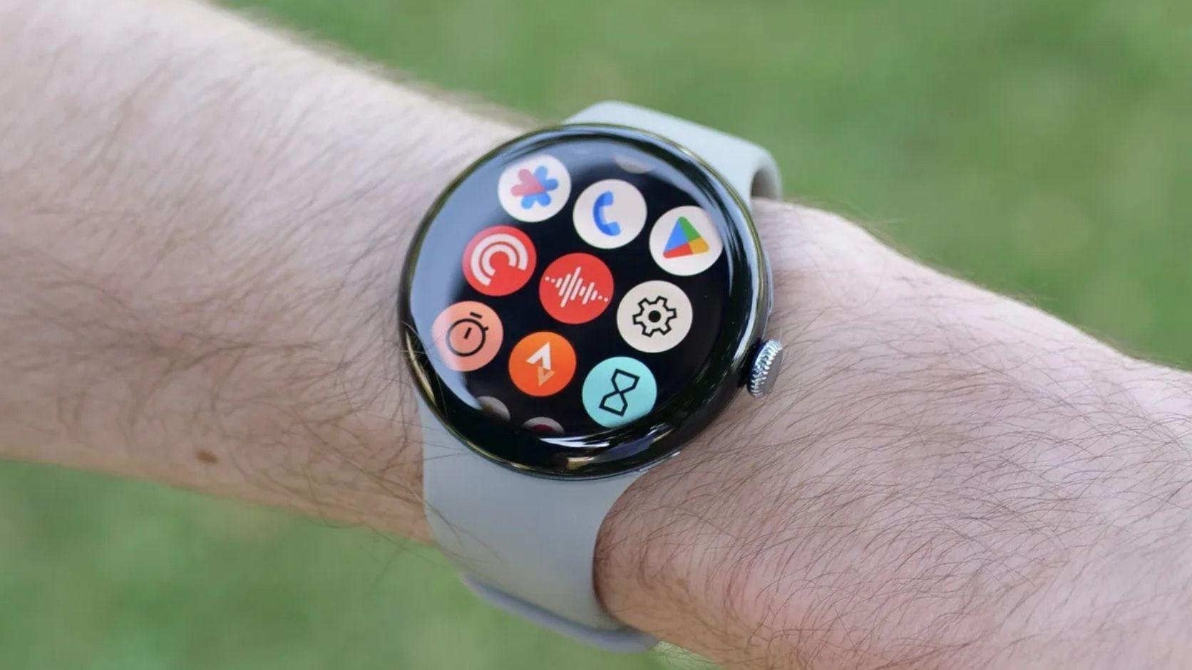 Smart Watch Buying Guide highlighting smartwatch display quality battery performance and smart features